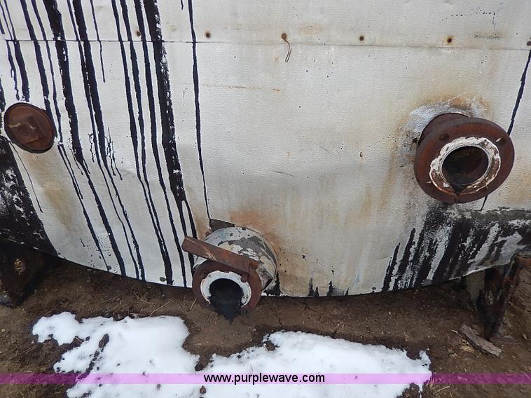 image for item I9368 10,000 gallon hot asphalt tank