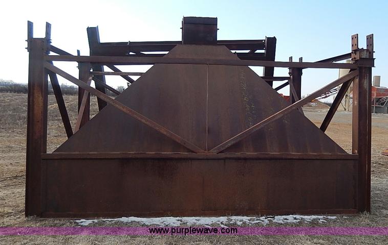 image for item I9369 Gravel hopper with stand