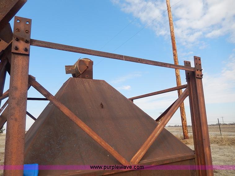 image for item I9369 Gravel hopper with stand