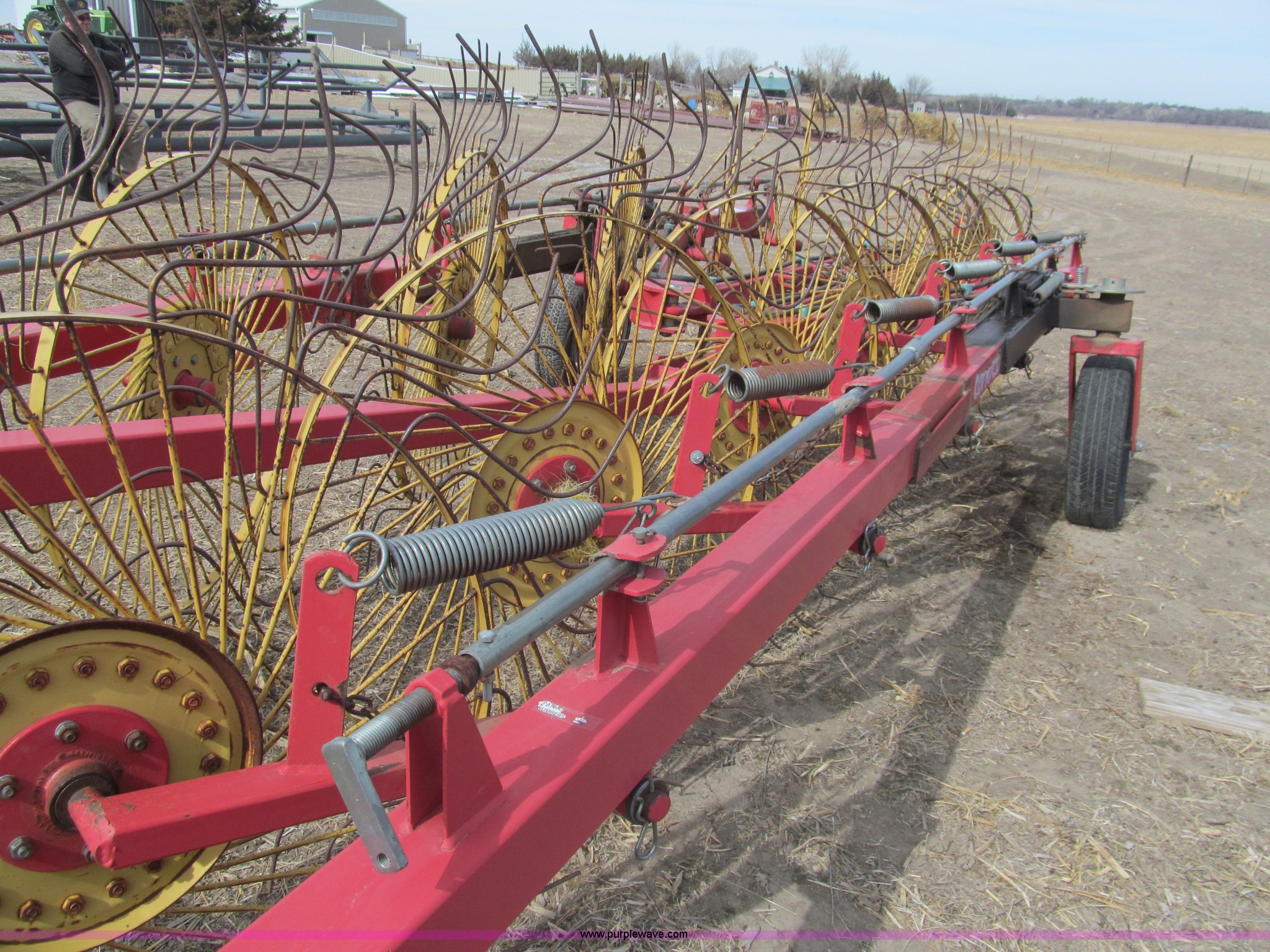 Tonutti V10 wheel rake in Phillipsburg, KS | Item I7243 sold | Purple Wave