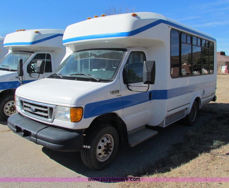 image for item AN9972 2005 Ford E350 Super Duty bus