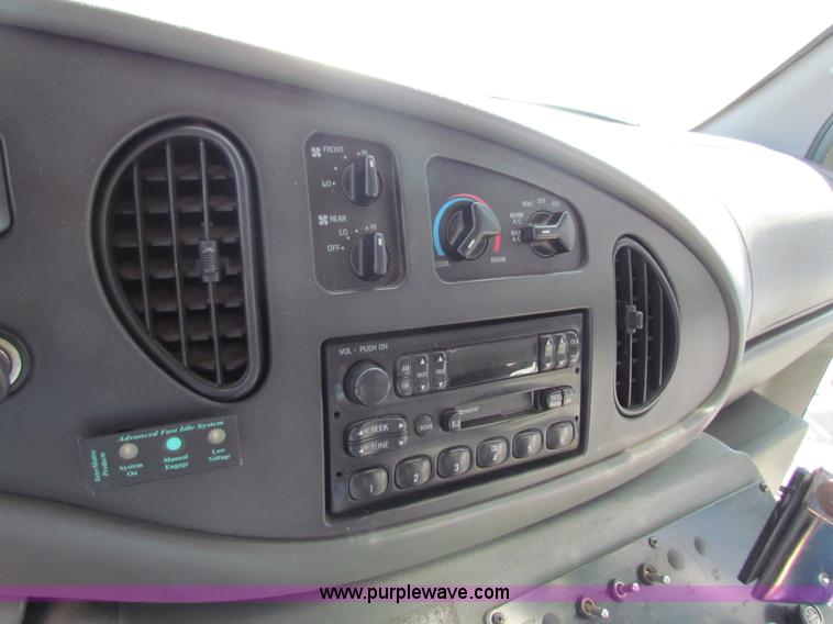 image for item AN9972 2005 Ford E350 Super Duty bus