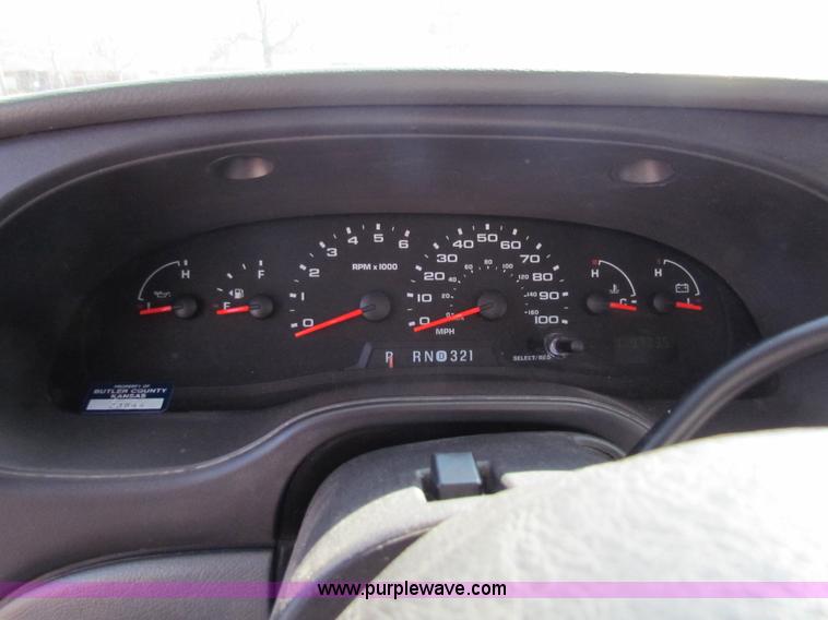 image for item AN9972 2005 Ford E350 Super Duty bus