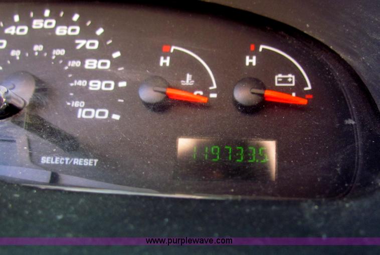 image for item AN9972 2005 Ford E350 Super Duty bus