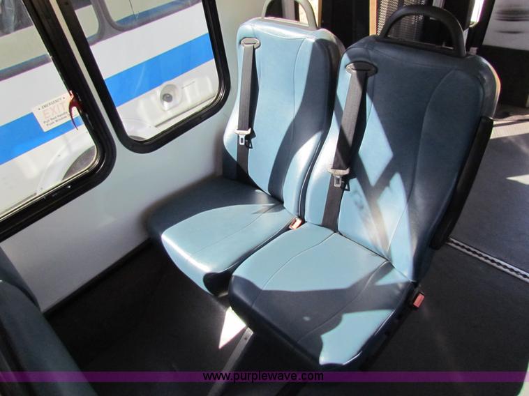 image for item AN9972 2005 Ford E350 Super Duty bus