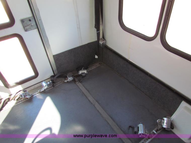 image for item AN9972 2005 Ford E350 Super Duty bus