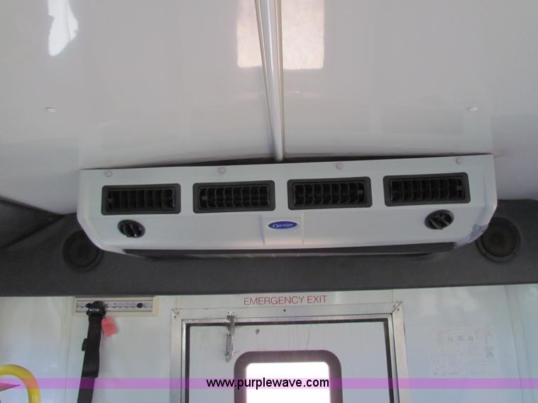 image for item AN9972 2005 Ford E350 Super Duty bus