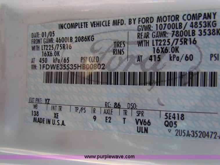 image for item AN9972 2005 Ford E350 Super Duty bus