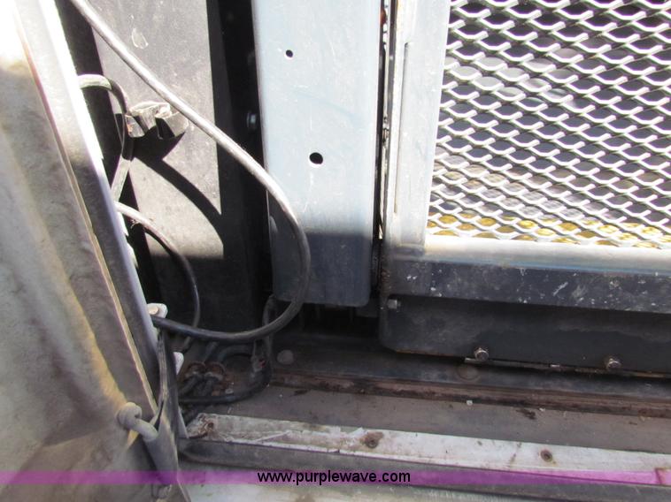 image for item AN9972 2005 Ford E350 Super Duty bus