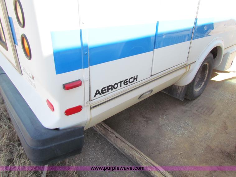 image for item AN9972 2005 Ford E350 Super Duty bus