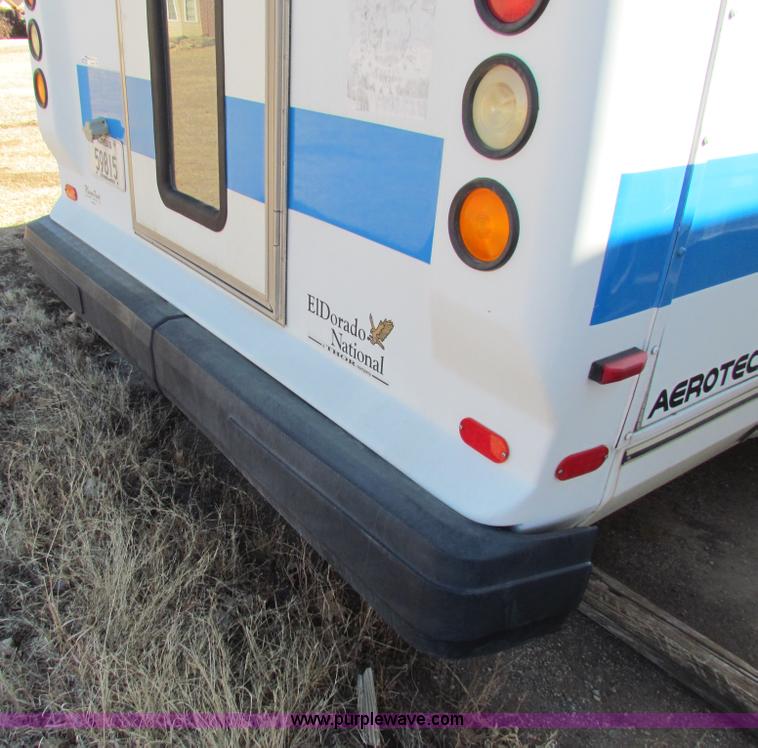 image for item AN9972 2005 Ford E350 Super Duty bus