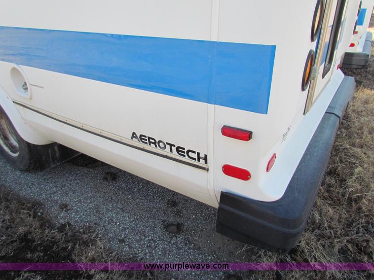 image for item AN9972 2005 Ford E350 Super Duty bus