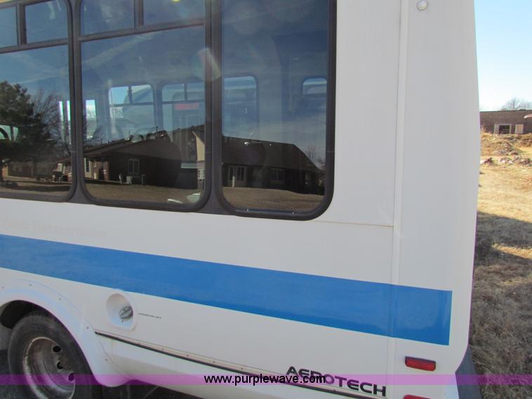 image for item AN9972 2005 Ford E350 Super Duty bus