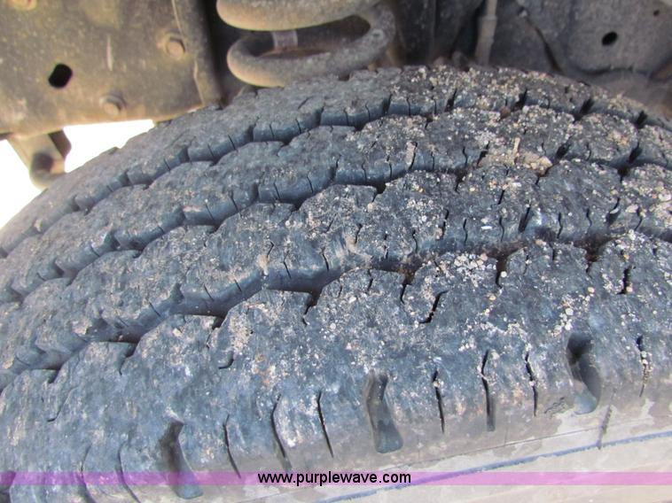 image for item AN9972 2005 Ford E350 Super Duty bus