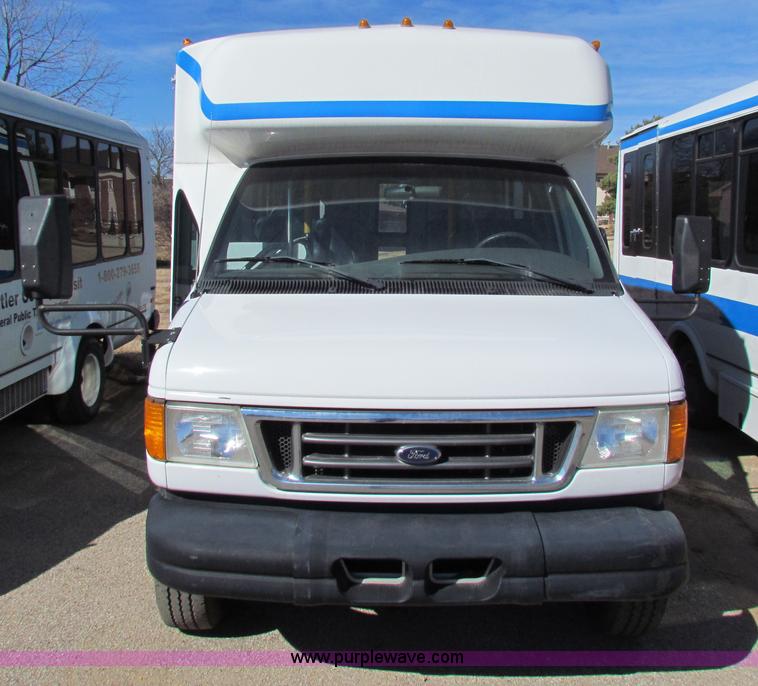 image for item AN9973 2005 Ford E350 Super Duty bus