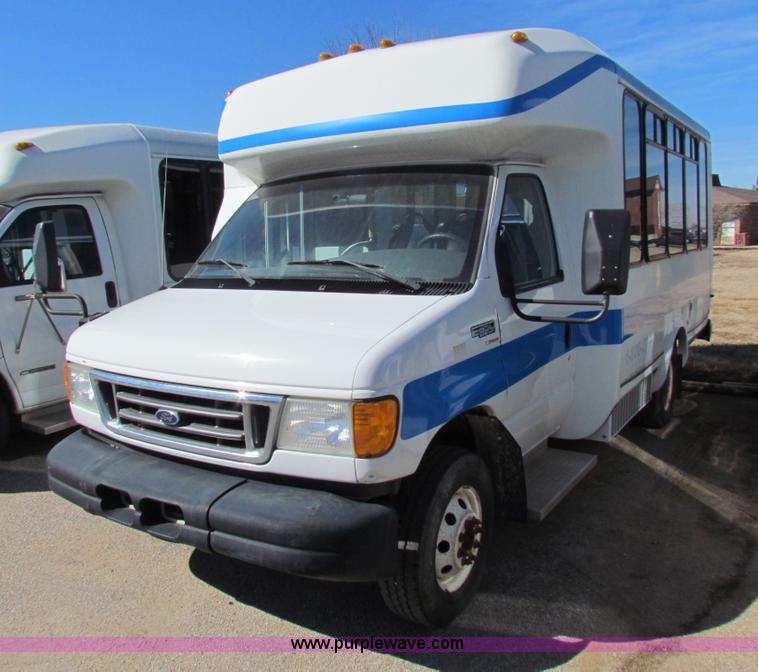 image for item AN9973 2005 Ford E350 Super Duty bus