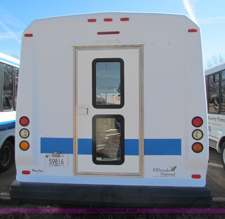 image for item AN9973 2005 Ford E350 Super Duty bus