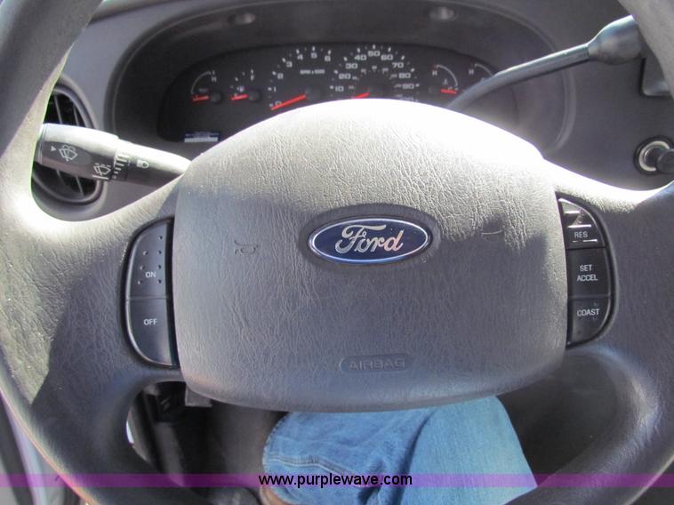 image for item AN9973 2005 Ford E350 Super Duty bus
