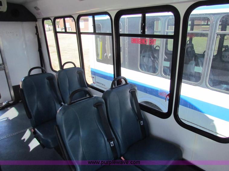 image for item AN9973 2005 Ford E350 Super Duty bus