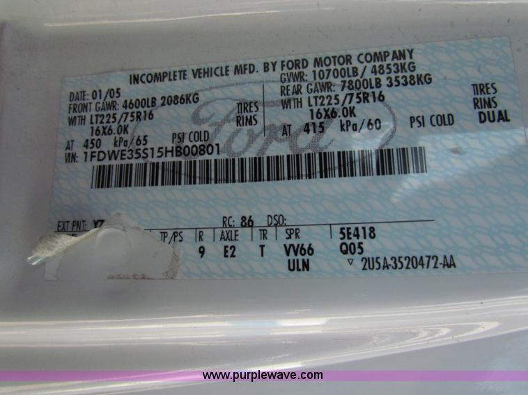 image for item AN9973 2005 Ford E350 Super Duty bus