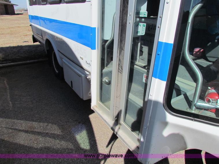 image for item AN9973 2005 Ford E350 Super Duty bus