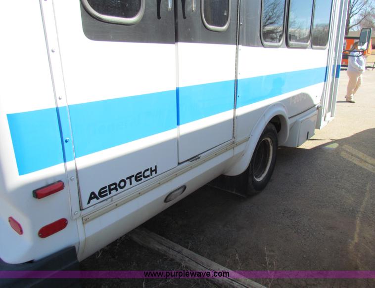 image for item AN9973 2005 Ford E350 Super Duty bus