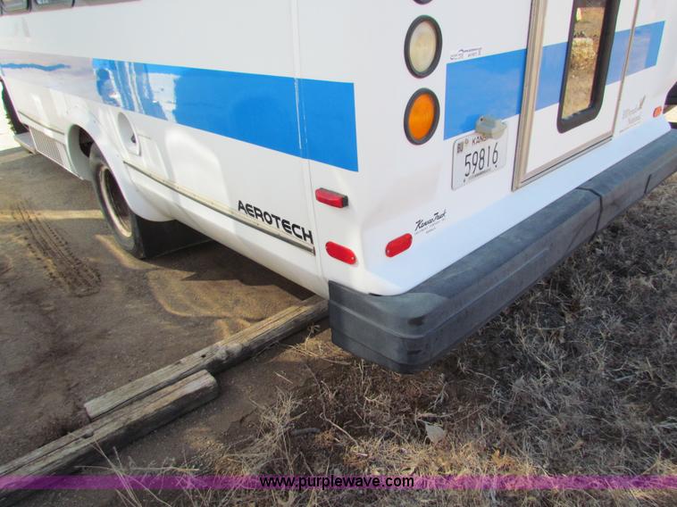 image for item AN9973 2005 Ford E350 Super Duty bus