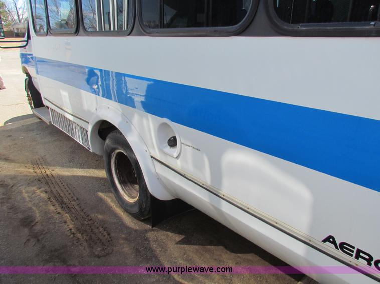 image for item AN9973 2005 Ford E350 Super Duty bus