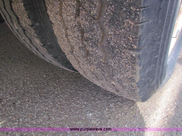 image for item AN9973 2005 Ford E350 Super Duty bus