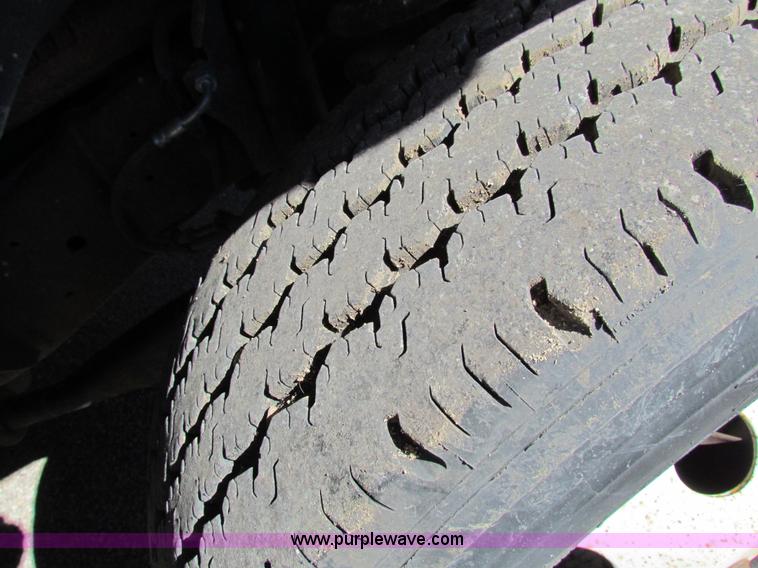 image for item AN9973 2005 Ford E350 Super Duty bus