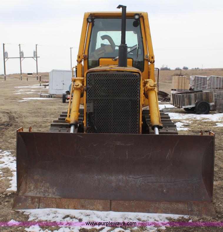 image for item AN9983 1981 John Deere 750 dozer