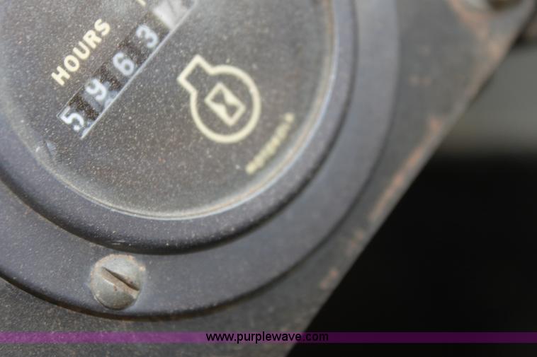 image for item AN9983 1981 John Deere 750 dozer