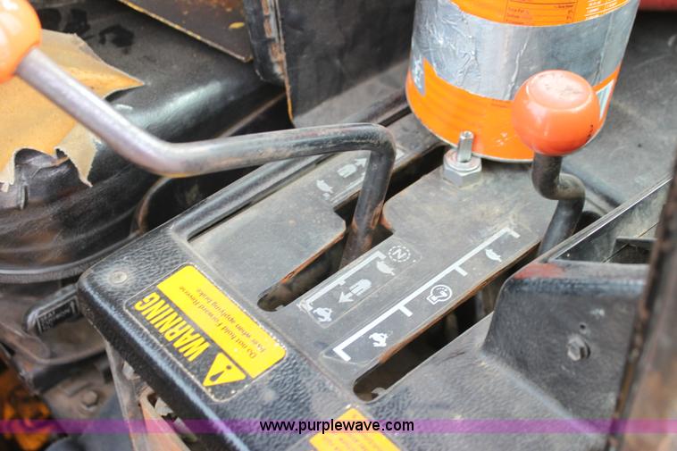 image for item AN9983 1981 John Deere 750 dozer