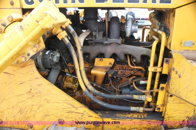 image for item AN9983 1981 John Deere 750 dozer