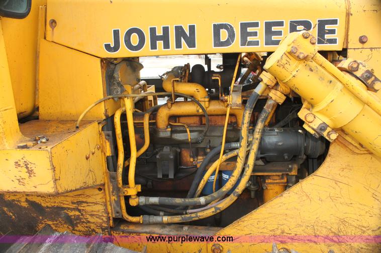 image for item AN9983 1981 John Deere 750 dozer