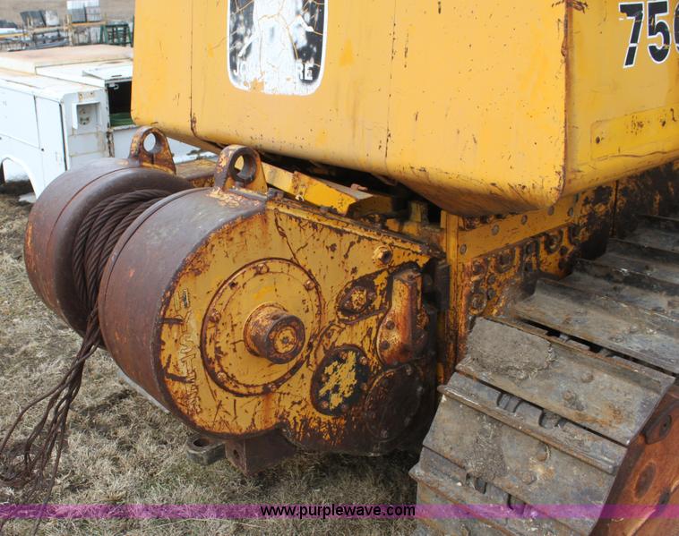 image for item AN9983 1981 John Deere 750 dozer