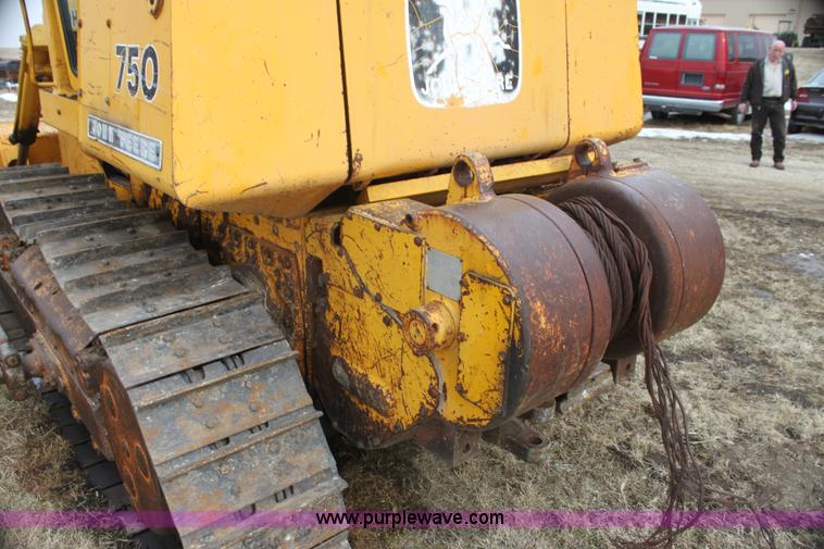 image for item AN9983 1981 John Deere 750 dozer