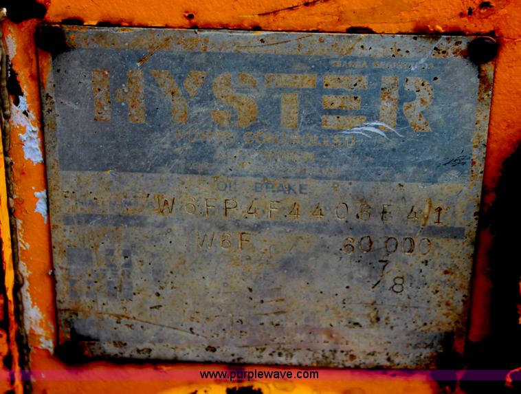 image for item AN9983 1981 John Deere 750 dozer