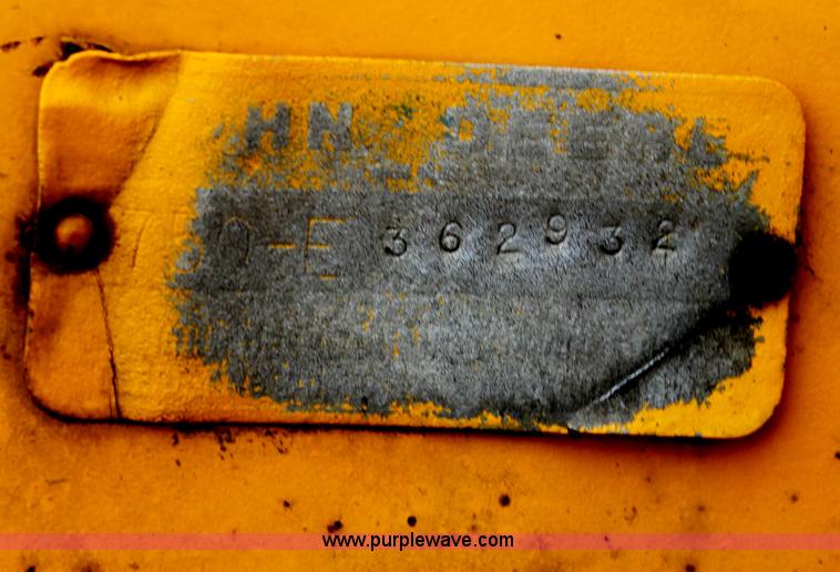 image for item AN9983 1981 John Deere 750 dozer