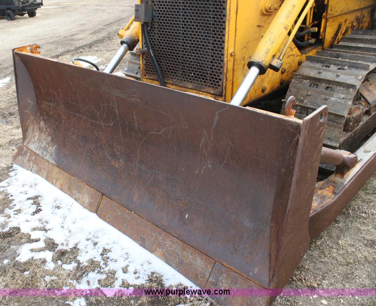 image for item AN9983 1981 John Deere 750 dozer