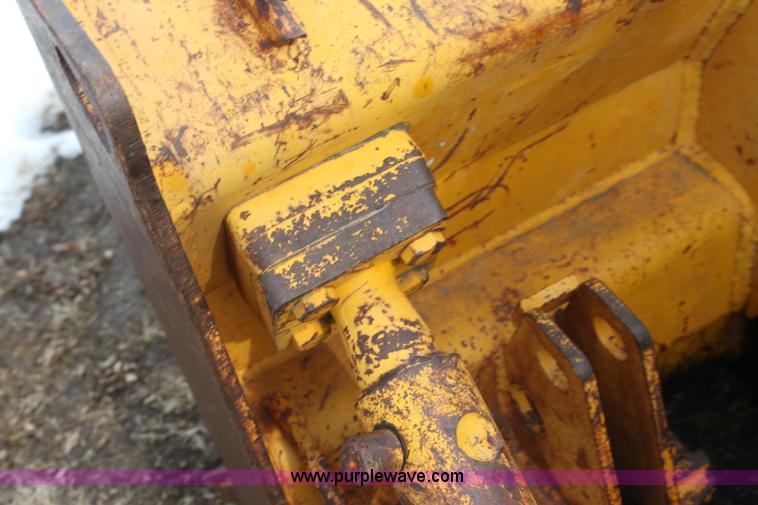 image for item AN9983 1981 John Deere 750 dozer