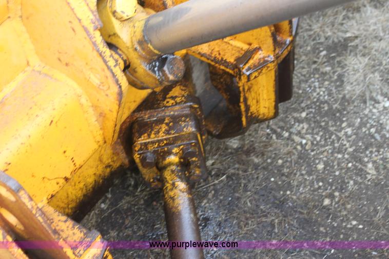 image for item AN9983 1981 John Deere 750 dozer