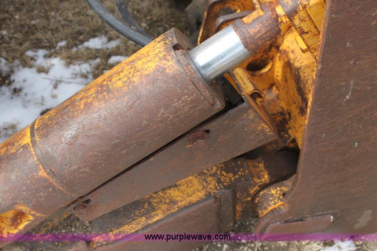 image for item AN9983 1981 John Deere 750 dozer