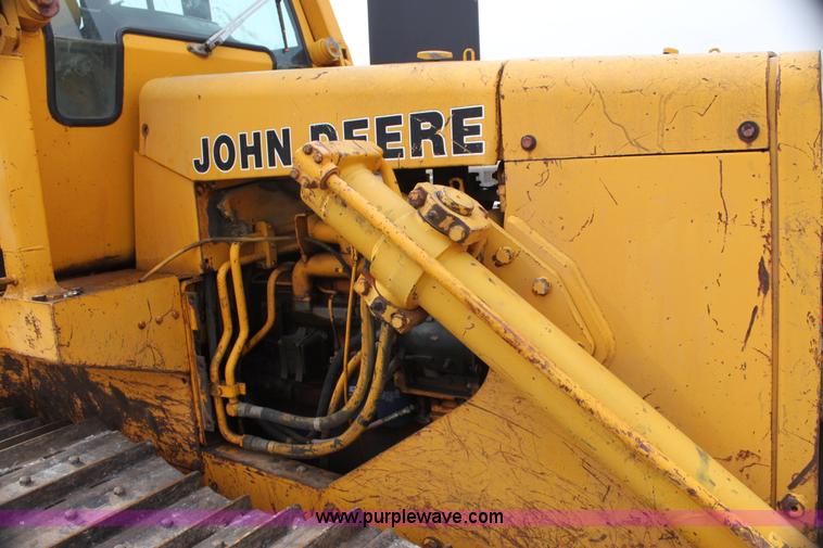 image for item AN9983 1981 John Deere 750 dozer