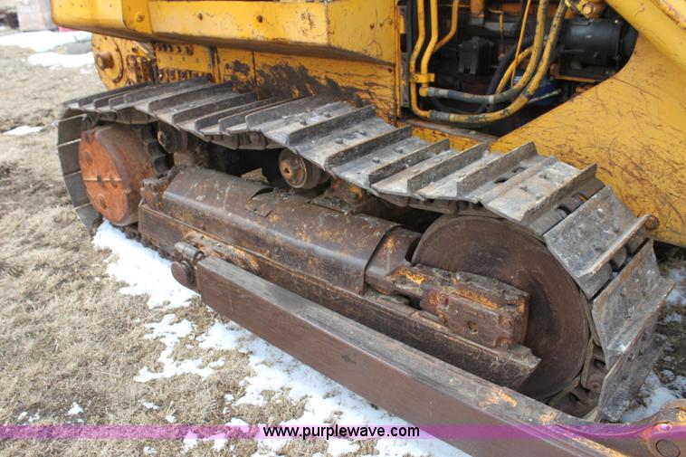 image for item AN9983 1981 John Deere 750 dozer