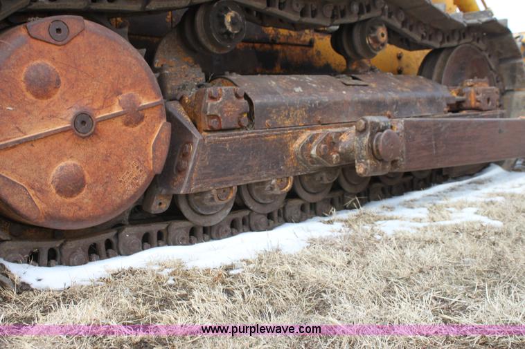 image for item AN9983 1981 John Deere 750 dozer