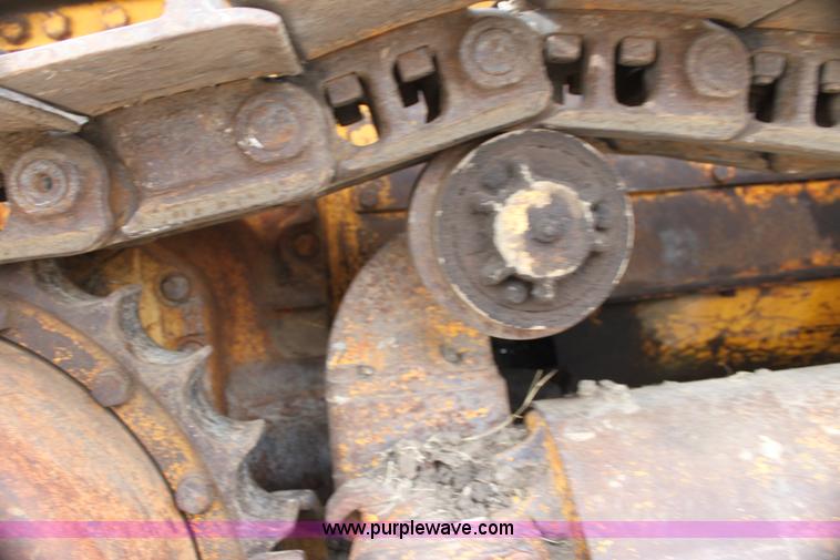 image for item AN9983 1981 John Deere 750 dozer