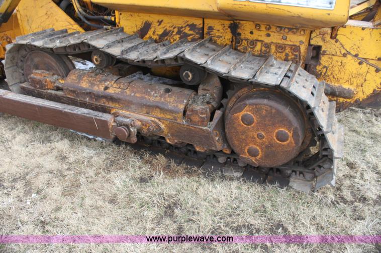 image for item AN9983 1981 John Deere 750 dozer