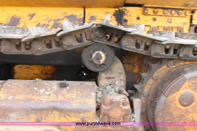 image for item AN9983 1981 John Deere 750 dozer