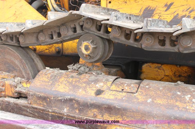image for item AN9983 1981 John Deere 750 dozer